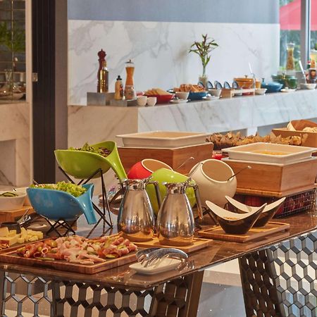 Novotel Suites Manila At Acqua Mandaluyong Dış mekan fotoğraf