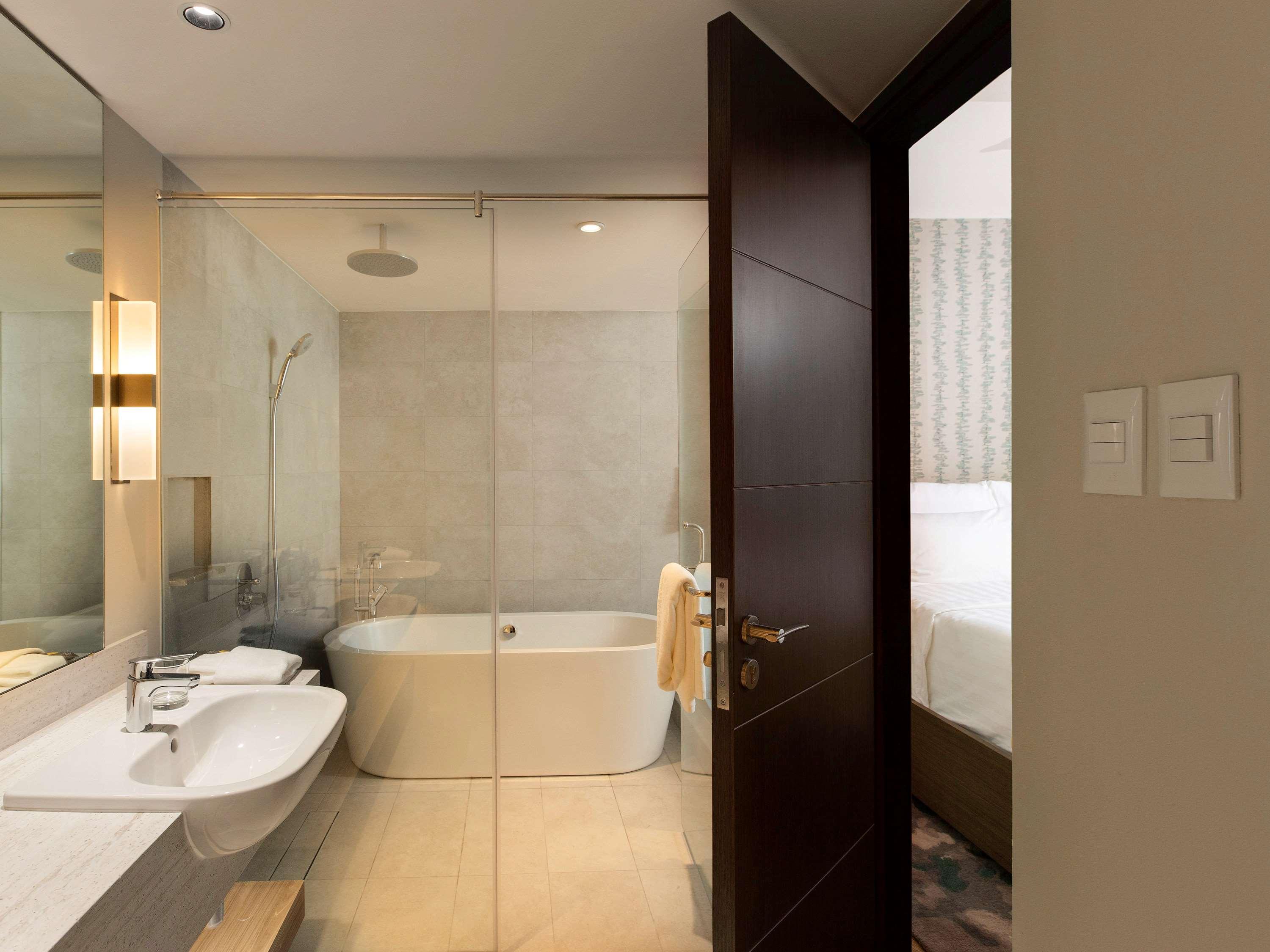 Novotel Suites Manila At Acqua Mandaluyong Dış mekan fotoğraf