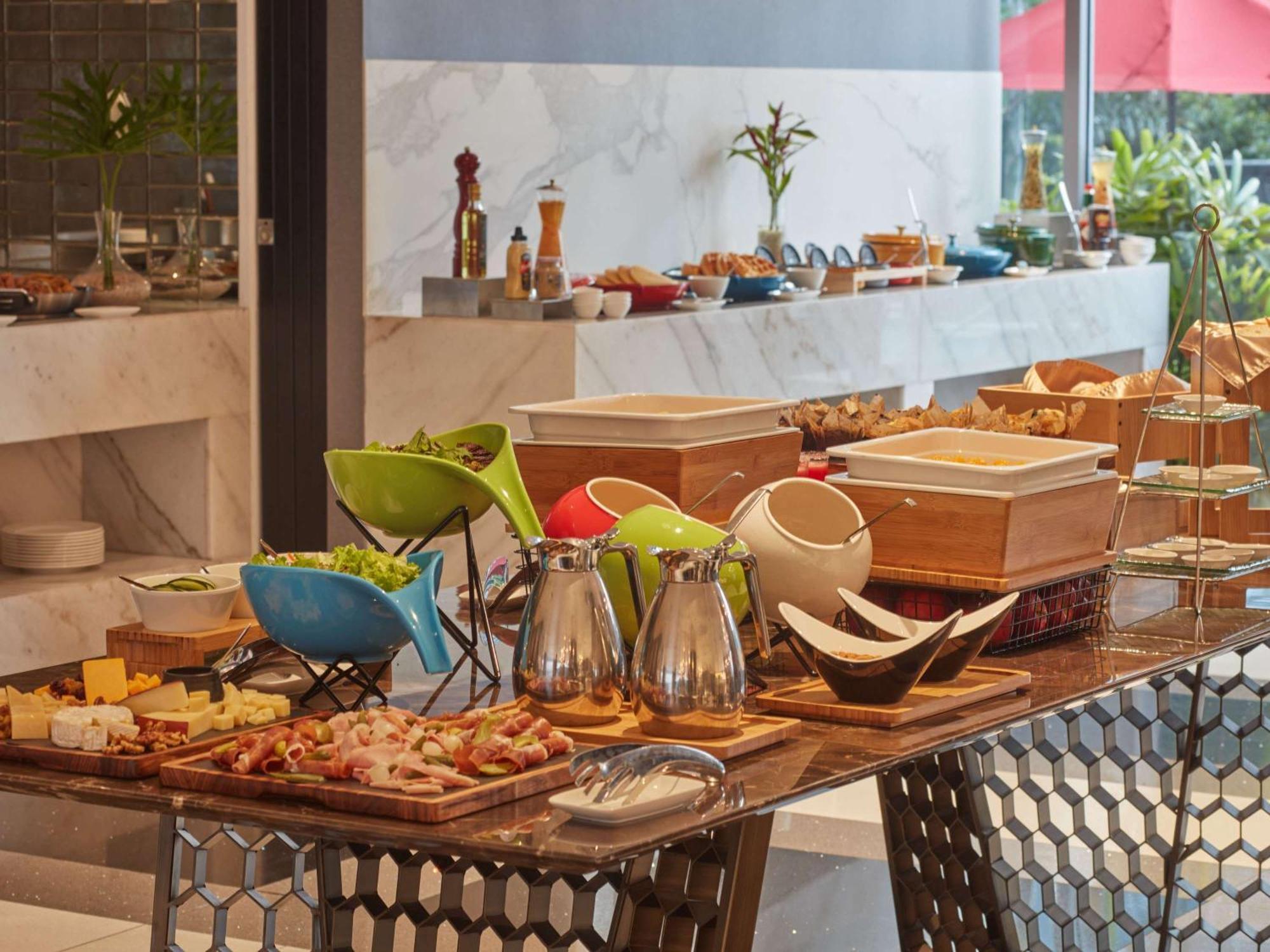 Novotel Suites Manila At Acqua Mandaluyong Dış mekan fotoğraf