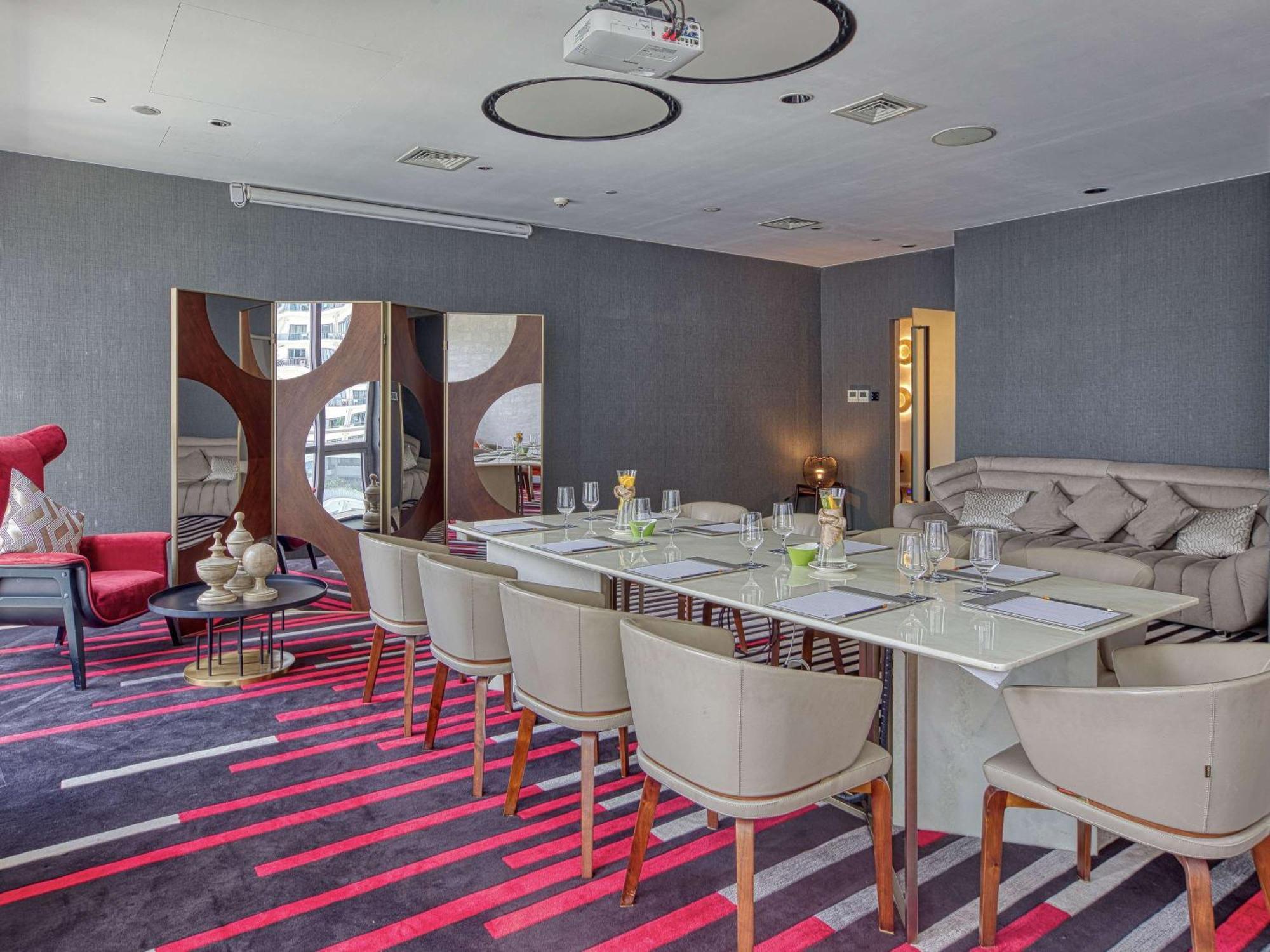 Novotel Suites Manila At Acqua Mandaluyong Dış mekan fotoğraf