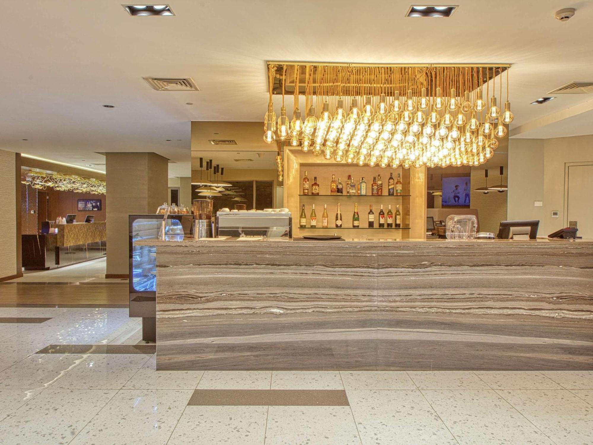 Novotel Suites Manila At Acqua Mandaluyong Dış mekan fotoğraf