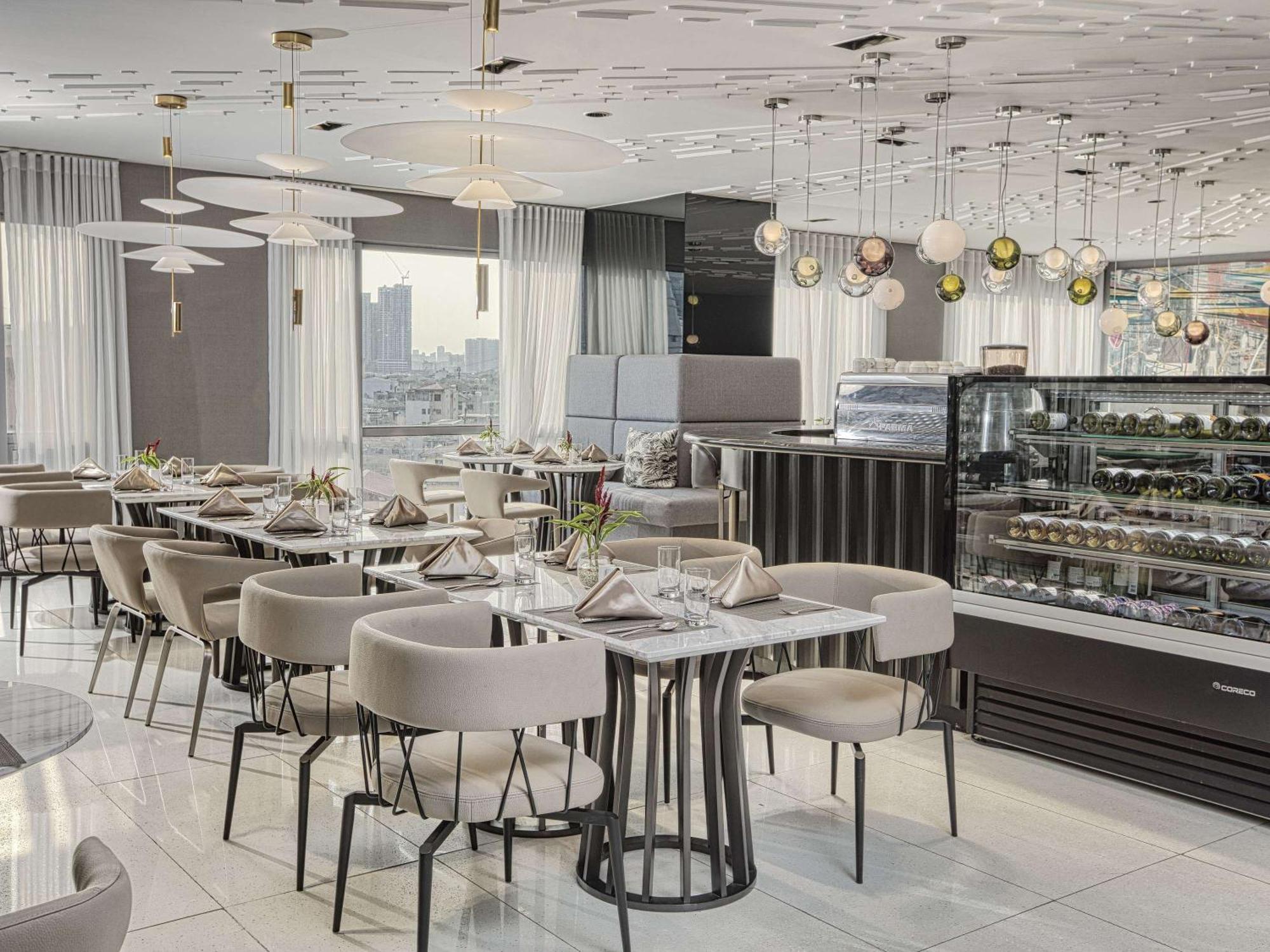 Novotel Suites Manila At Acqua Mandaluyong Dış mekan fotoğraf