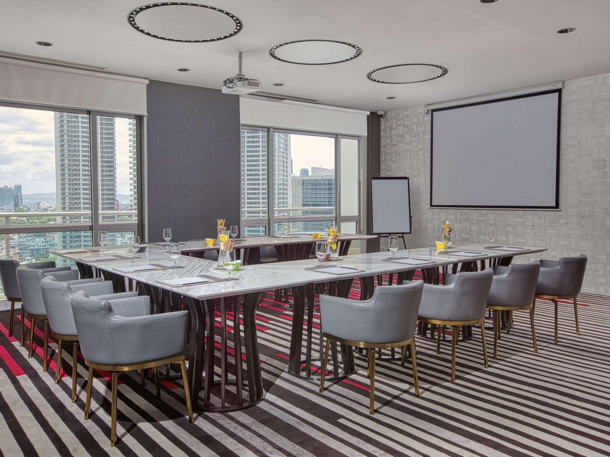 Novotel Suites Manila At Acqua Mandaluyong Dış mekan fotoğraf