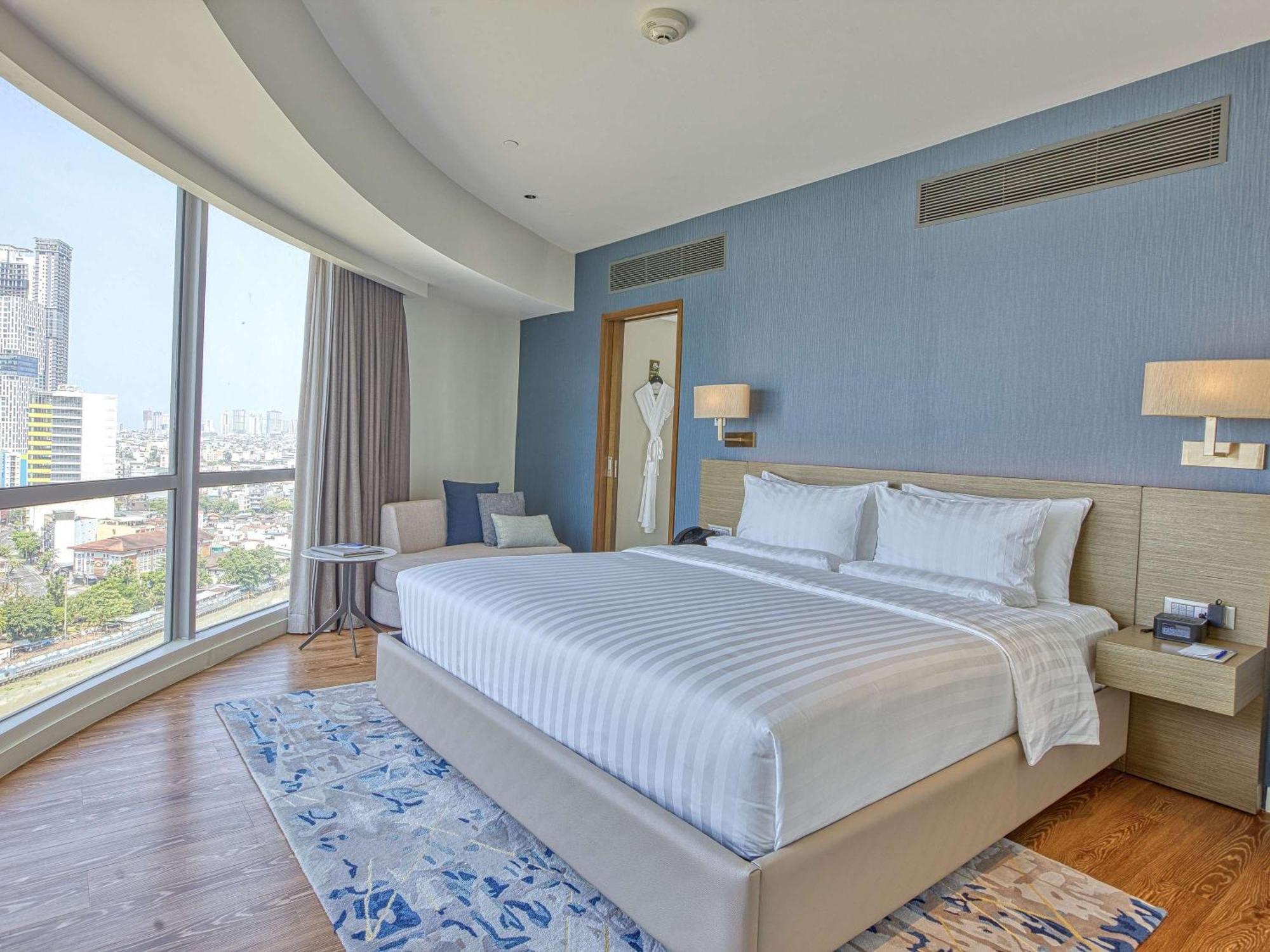 Novotel Suites Manila At Acqua Mandaluyong Dış mekan fotoğraf