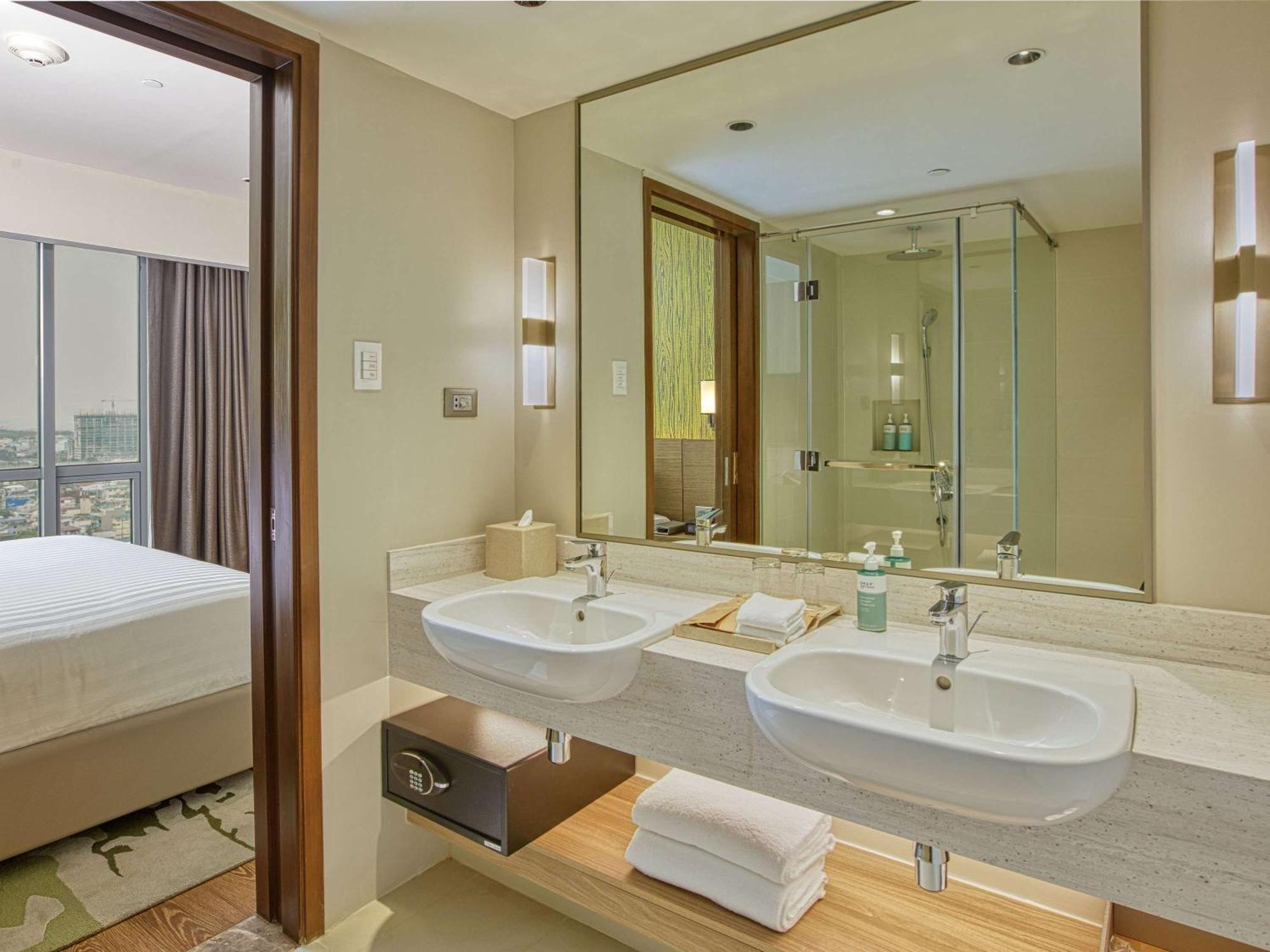 Novotel Suites Manila At Acqua Mandaluyong Dış mekan fotoğraf
