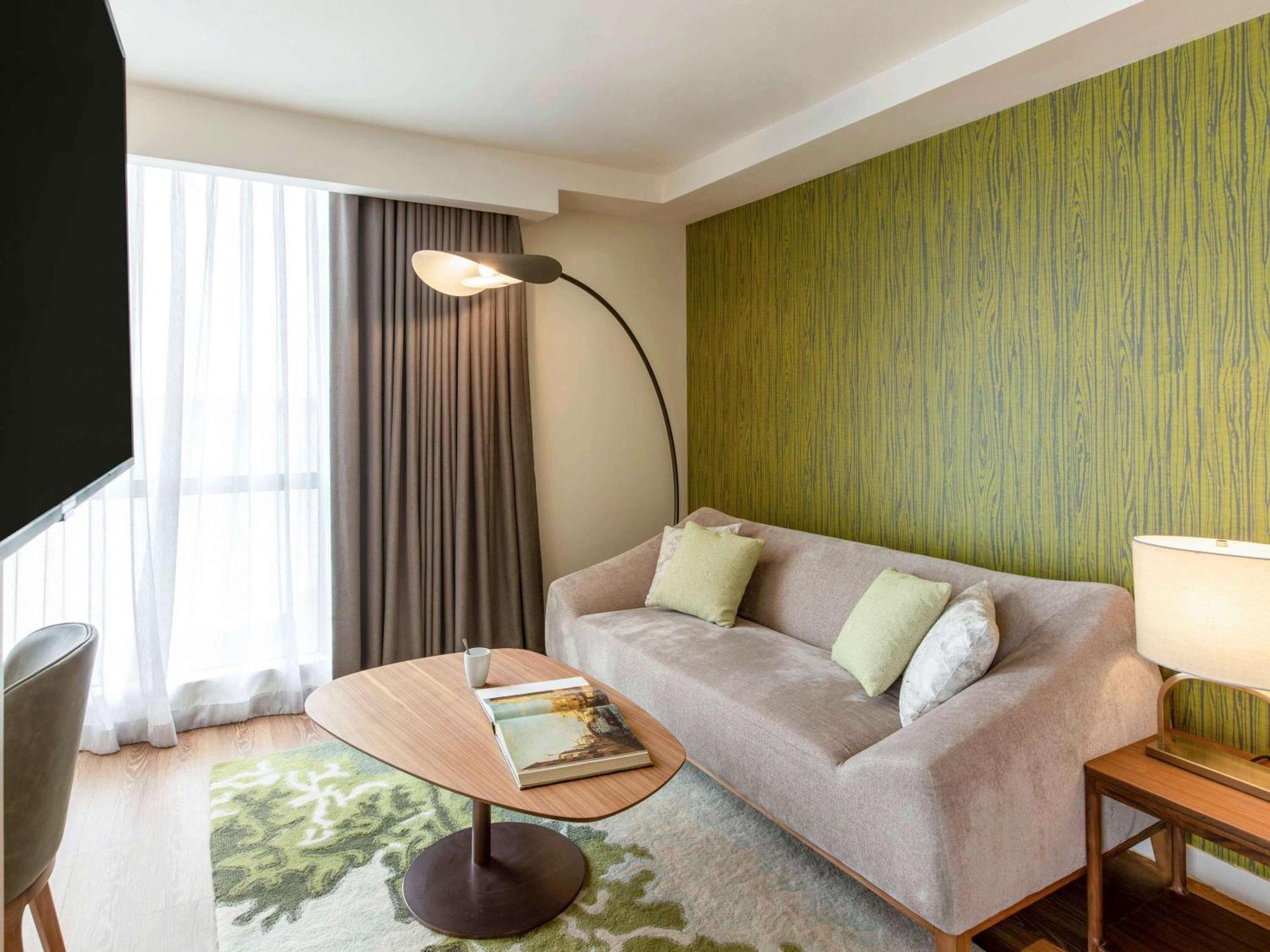 Novotel Suites Manila At Acqua Mandaluyong Dış mekan fotoğraf