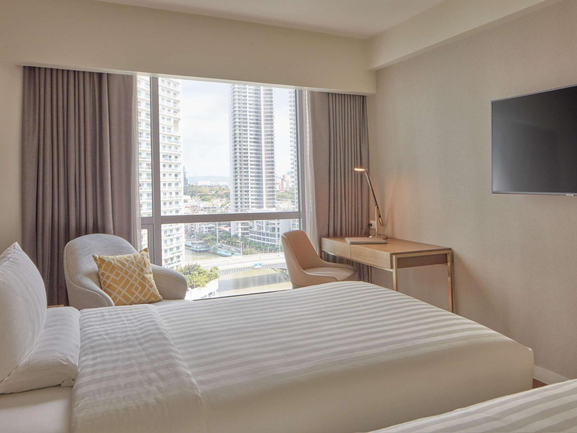 Novotel Suites Manila At Acqua Mandaluyong Dış mekan fotoğraf
